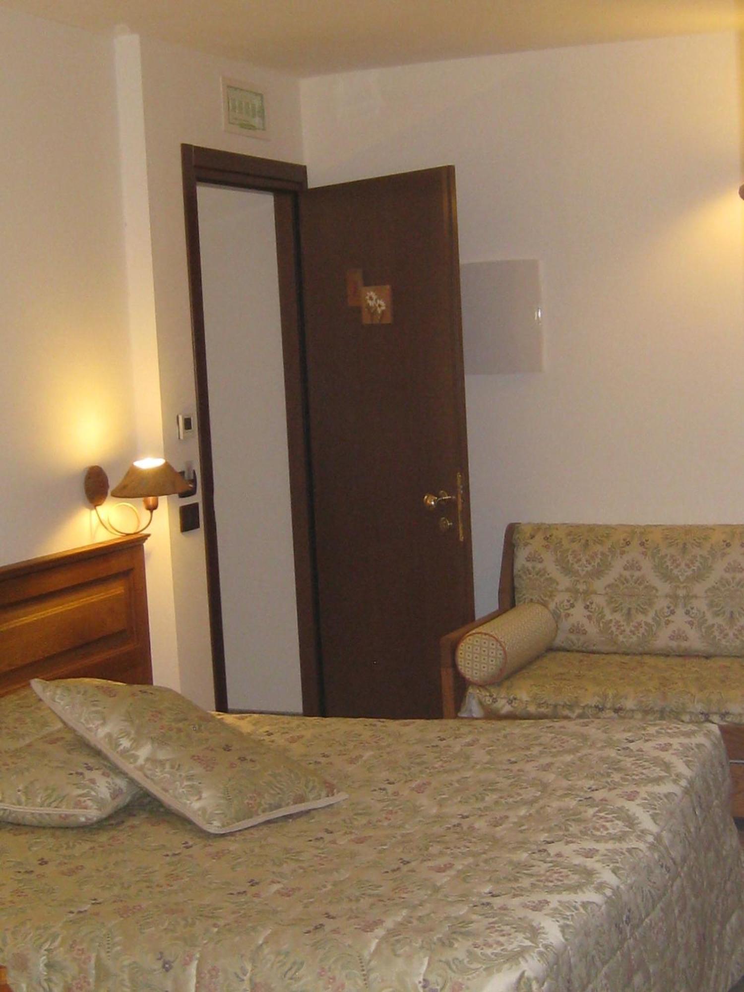 Hotel Villa Plinia Pragelato Exterior foto