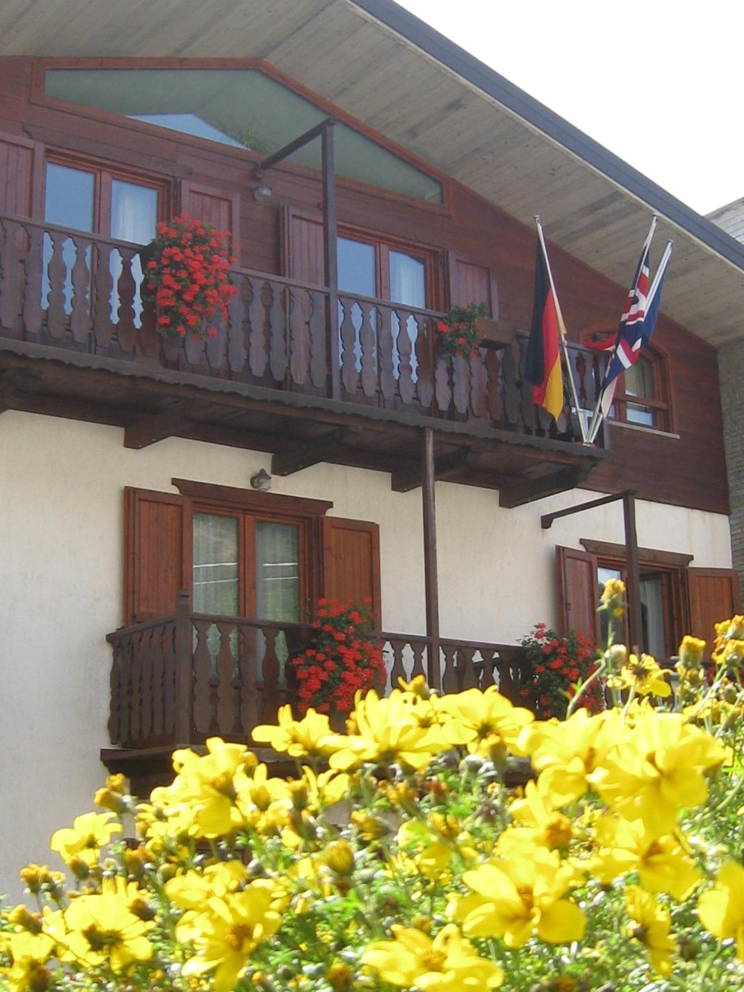 Hotel Villa Plinia Pragelato Exterior foto