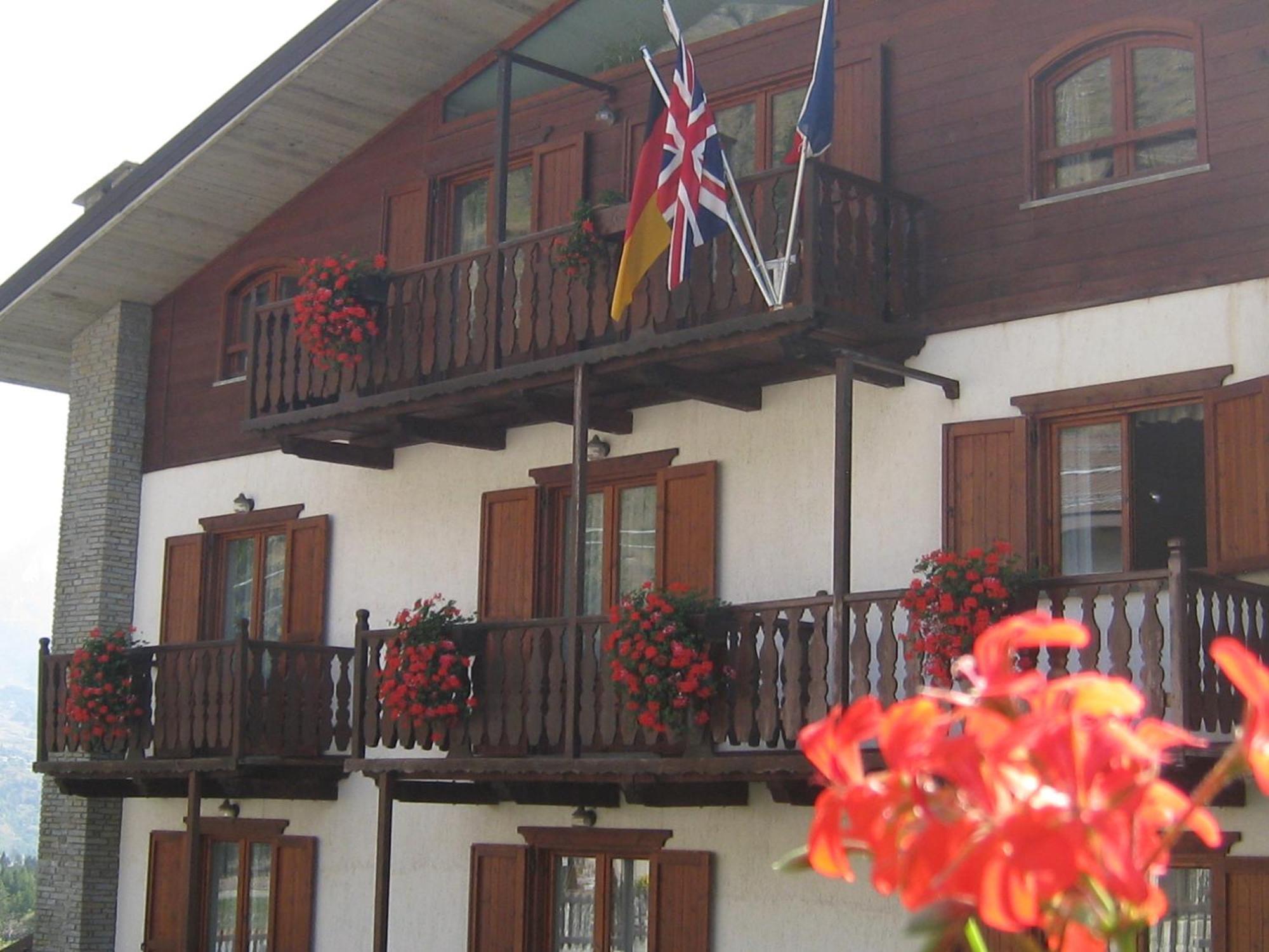 Hotel Villa Plinia Pragelato Exterior foto